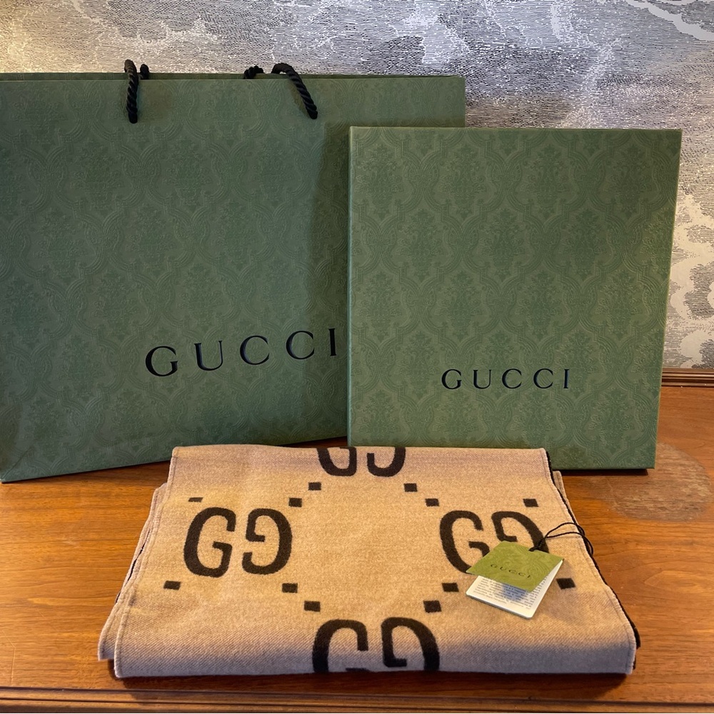 Gucci Beige and Black GG Logo Scarf